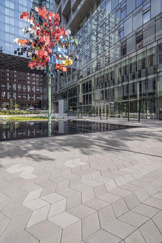 Commercial paver Diamond Smooth pavé 2022 C A114 Humaniti Hotel Montreal R A P07968 H D R